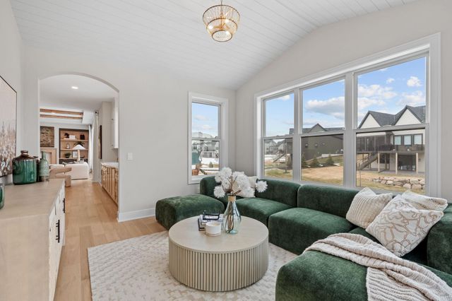 16820 46th Avenue N, Plymouth, MN 55446