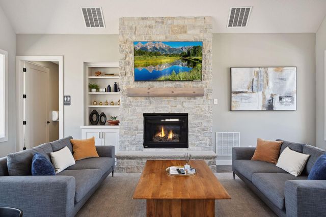 16820 46th Avenue N, Plymouth, MN 55446