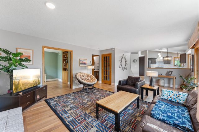 8649 Alisa Lane, Chanhassen, MN 55317