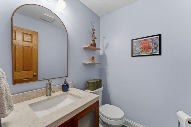 8649 Alisa Lane, Chanhassen, MN 55317