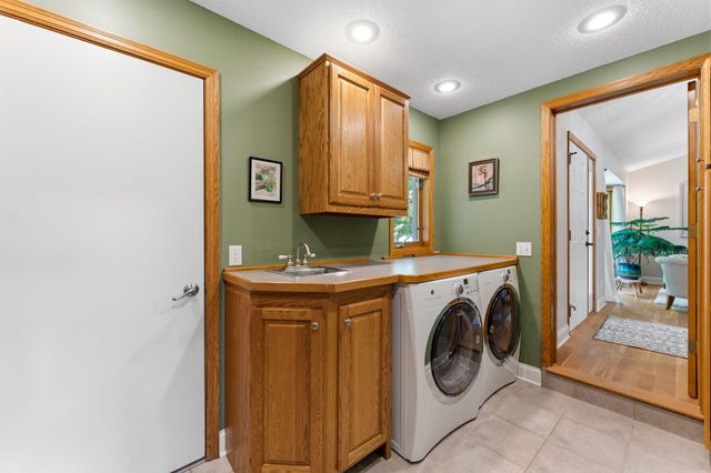 8649 Alisa Lane, Chanhassen, MN 55317