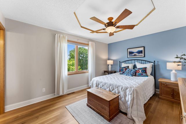 8649 Alisa Lane, Chanhassen, MN 55317