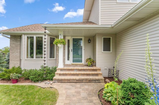 8649 Alisa Lane, Chanhassen, MN 55317