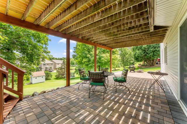 8649 Alisa Lane, Chanhassen, MN 55317