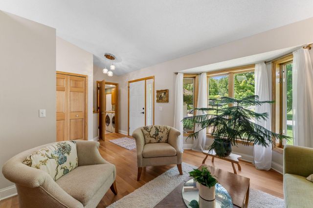 8649 Alisa Lane, Chanhassen, MN 55317