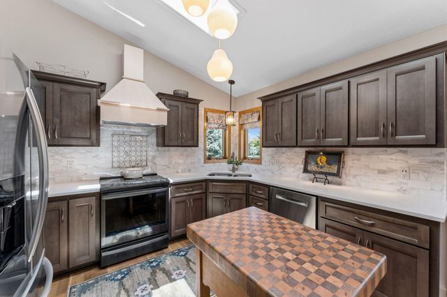 8649 Alisa Lane, Chanhassen, MN 55317