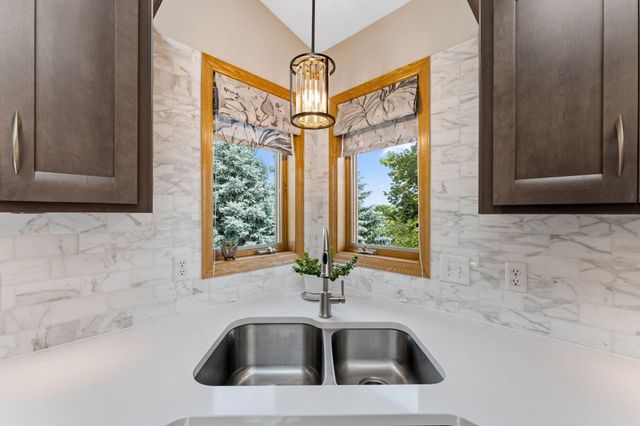 8649 Alisa Lane, Chanhassen, MN 55317