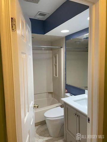 420 Stratford Place, Bound Brook, NJ 08805