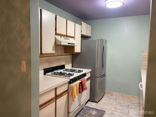 420 Stratford Place, Bound Brook, NJ 08805