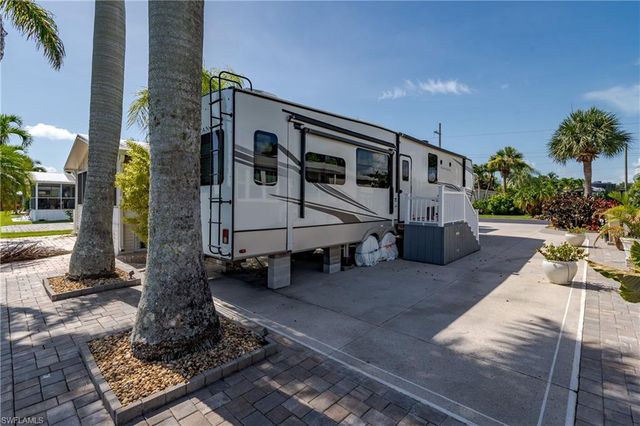 1146 Silver Lakes BLVD, Naples, FL 34114
