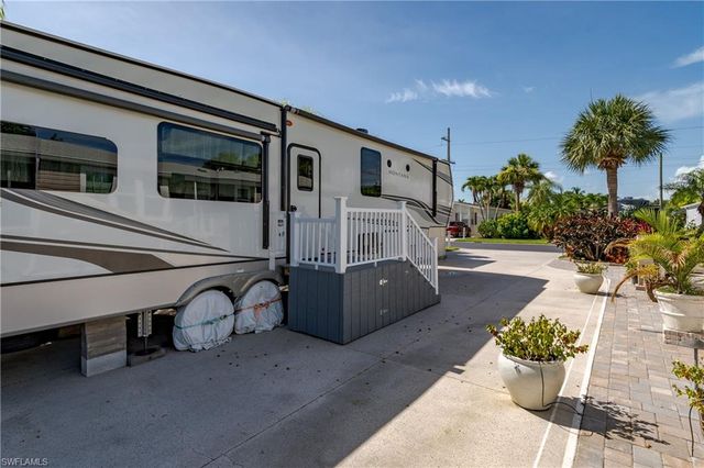 1146 Silver Lakes BLVD, Naples, FL 34114