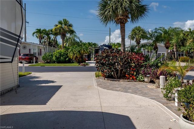1146 Silver Lakes BLVD, Naples, FL 34114