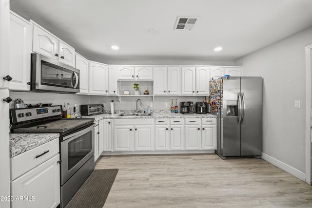 2006 W MONROE Street, Phoenix, AZ 85009