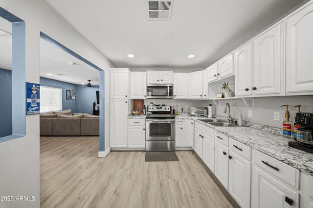 2006 W MONROE Street, Phoenix, AZ 85009