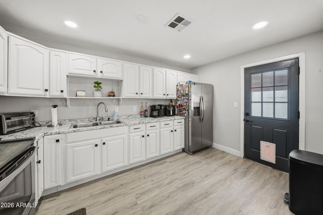 2006 W MONROE Street, Phoenix, AZ 85009