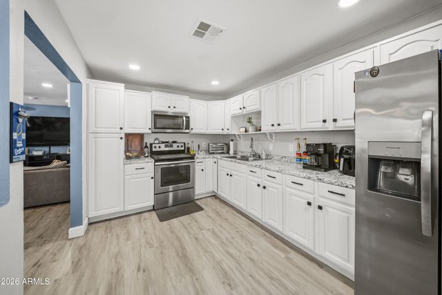 2006 W MONROE Street, Phoenix, AZ 85009