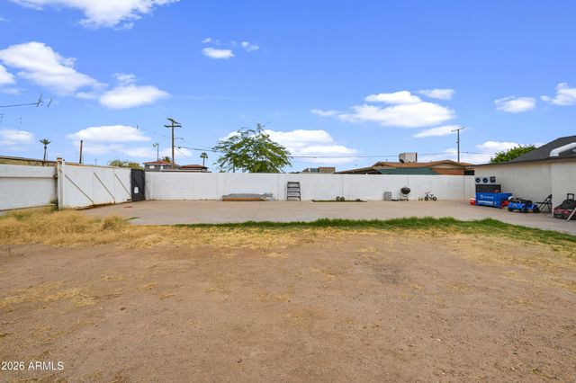 2006 W MONROE Street, Phoenix, AZ 85009