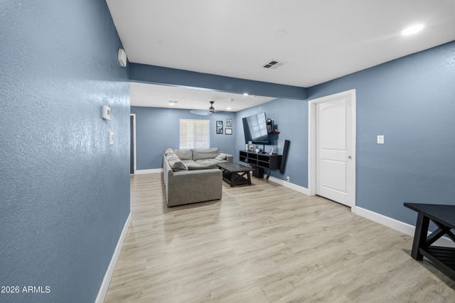 2006 W MONROE Street, Phoenix, AZ 85009