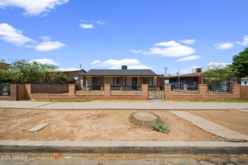 2006 W MONROE Street, Phoenix, AZ 85009
