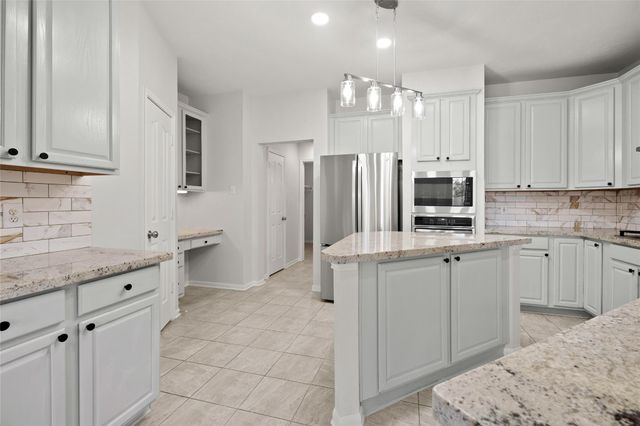 308 Meadow Trail Court, Friendswood, TX 77546
