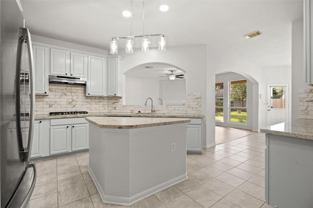 308 Meadow Trail Court, Friendswood, TX 77546