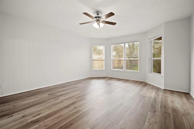 308 Meadow Trail Court, Friendswood, TX 77546
