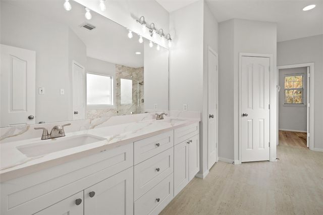 308 Meadow Trail Court, Friendswood, TX 77546