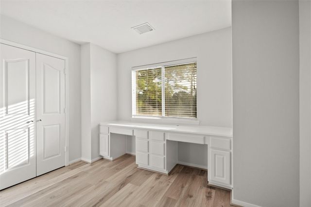 308 Meadow Trail Court, Friendswood, TX 77546