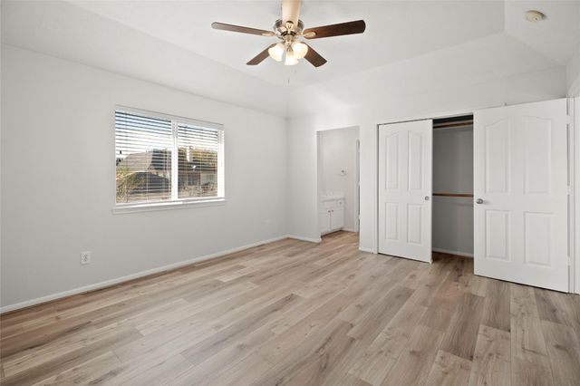 308 Meadow Trail Court, Friendswood, TX 77546