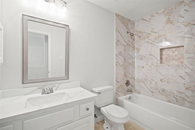 308 Meadow Trail Court, Friendswood, TX 77546