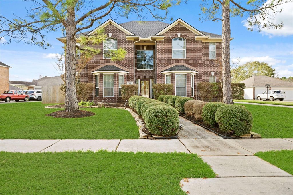 308 Meadow Trail Court, Friendswood, TX 77546