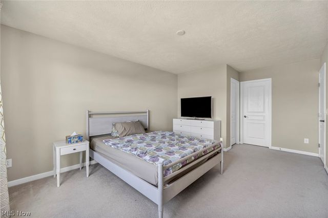 21017 Rockglen Drive, Strongsville, OH 44149