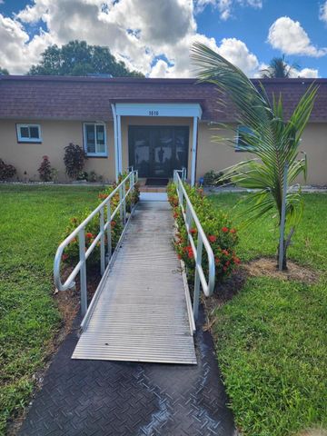 1616 Crandon Avenue, Mangonia Park, FL 33407