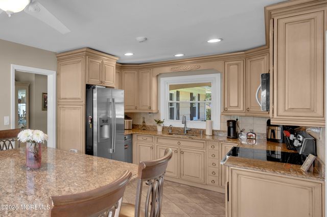 25 Ryan Road, Manalapan, NJ 07726