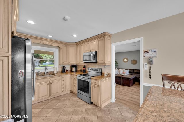 25 Ryan Road, Manalapan, NJ 07726