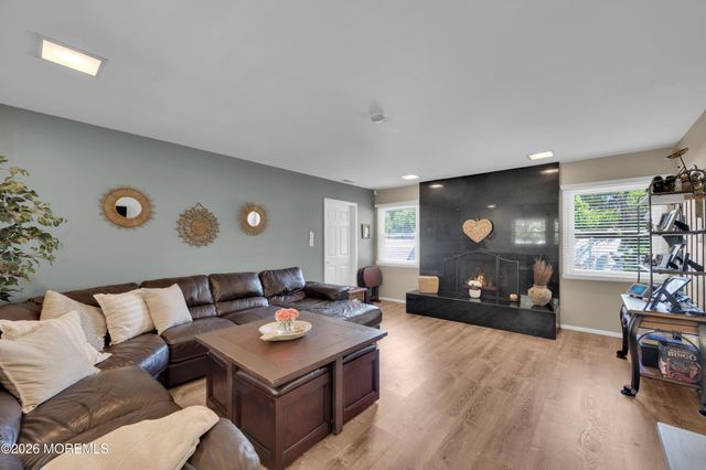25 Ryan Road, Manalapan, NJ 07726