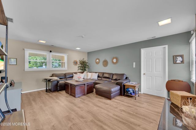 25 Ryan Road, Manalapan, NJ 07726