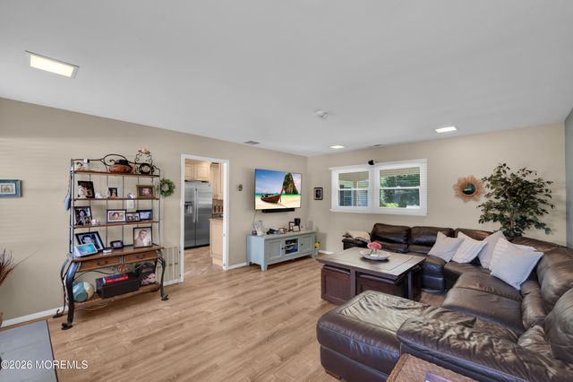 25 Ryan Road, Manalapan, NJ 07726