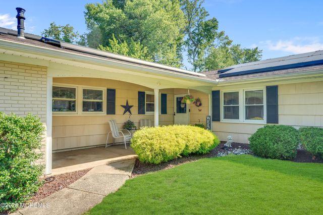 25 Ryan Road, Manalapan, NJ 07726