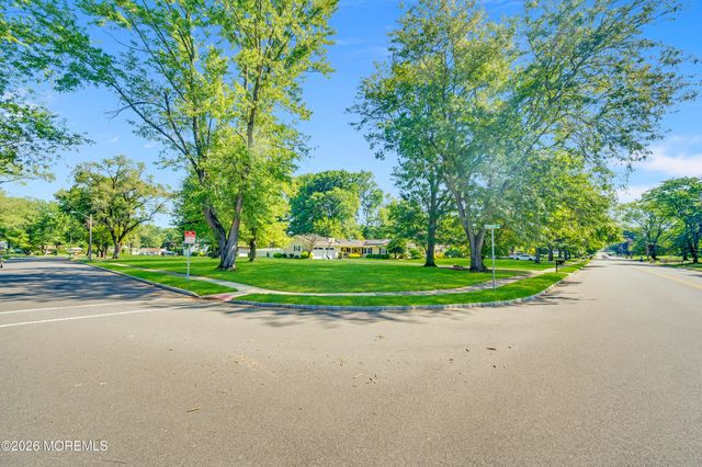 25 Ryan Road, Manalapan, NJ 07726