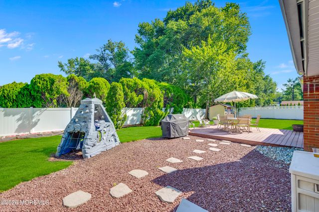 25 Ryan Road, Manalapan, NJ 07726