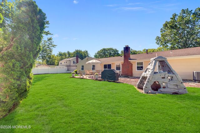 25 Ryan Road, Manalapan, NJ 07726