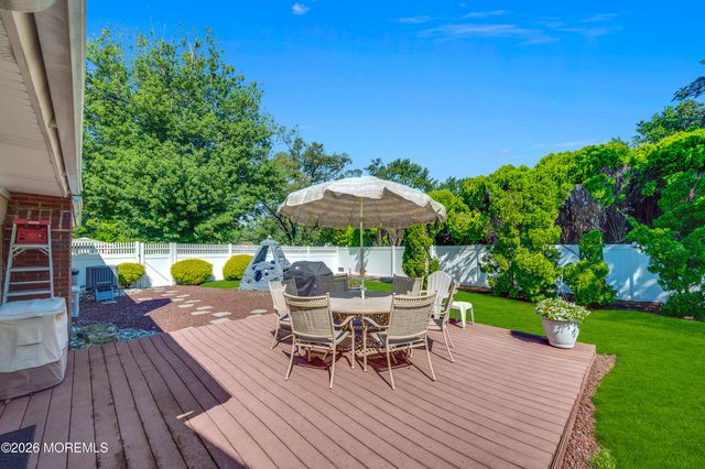 25 Ryan Road, Manalapan, NJ 07726
