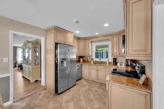 25 Ryan Road, Manalapan, NJ 07726