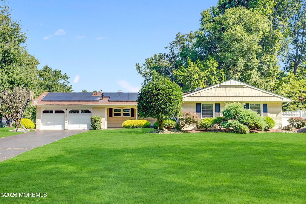 25 Ryan Road, Manalapan, NJ 07726