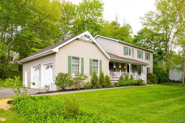 11 Trotter Lane, Poughkeepsie, NY 12603