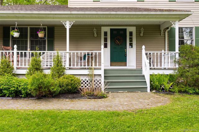 11 Trotter Lane, Poughkeepsie, NY 12603