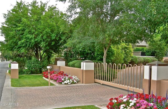 15 Biltmore Estates Drive, Phoenix, AZ 85016