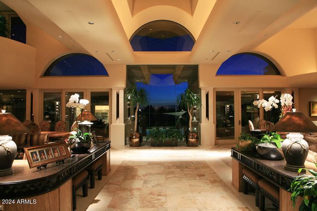 15 Biltmore Estates Drive, Phoenix, AZ 85016