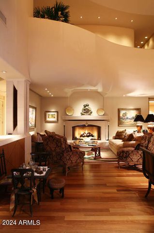 15 Biltmore Estates Drive, Phoenix, AZ 85016